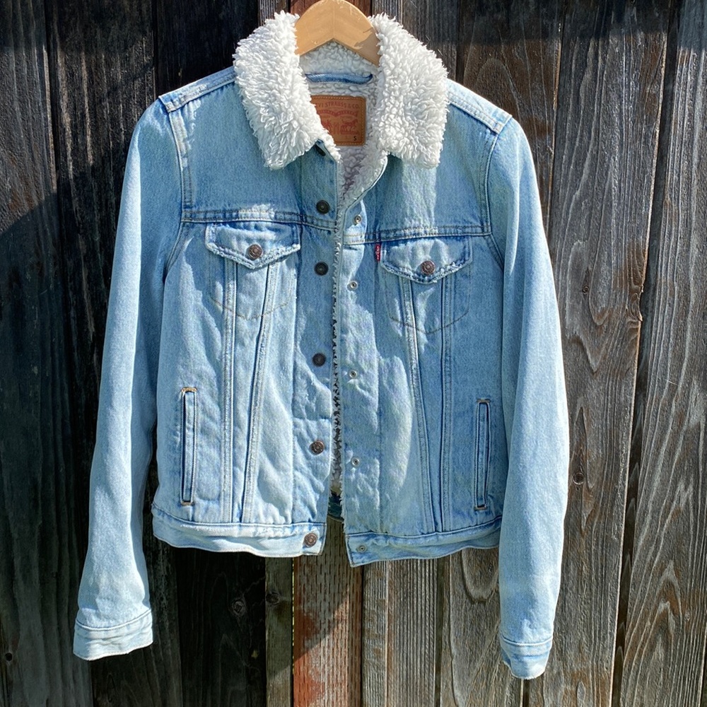 Vintage woman’s acid washed Levi’s Sherpa jacket, small